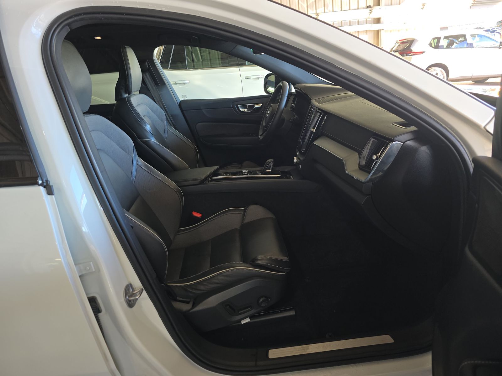 2022 Volvo XC60 B5 R-Design AWD