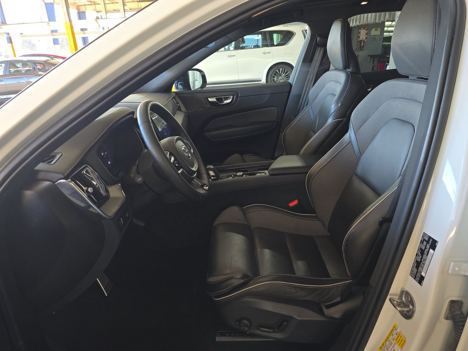 2022 Volvo XC60 B5 R-Design AWD