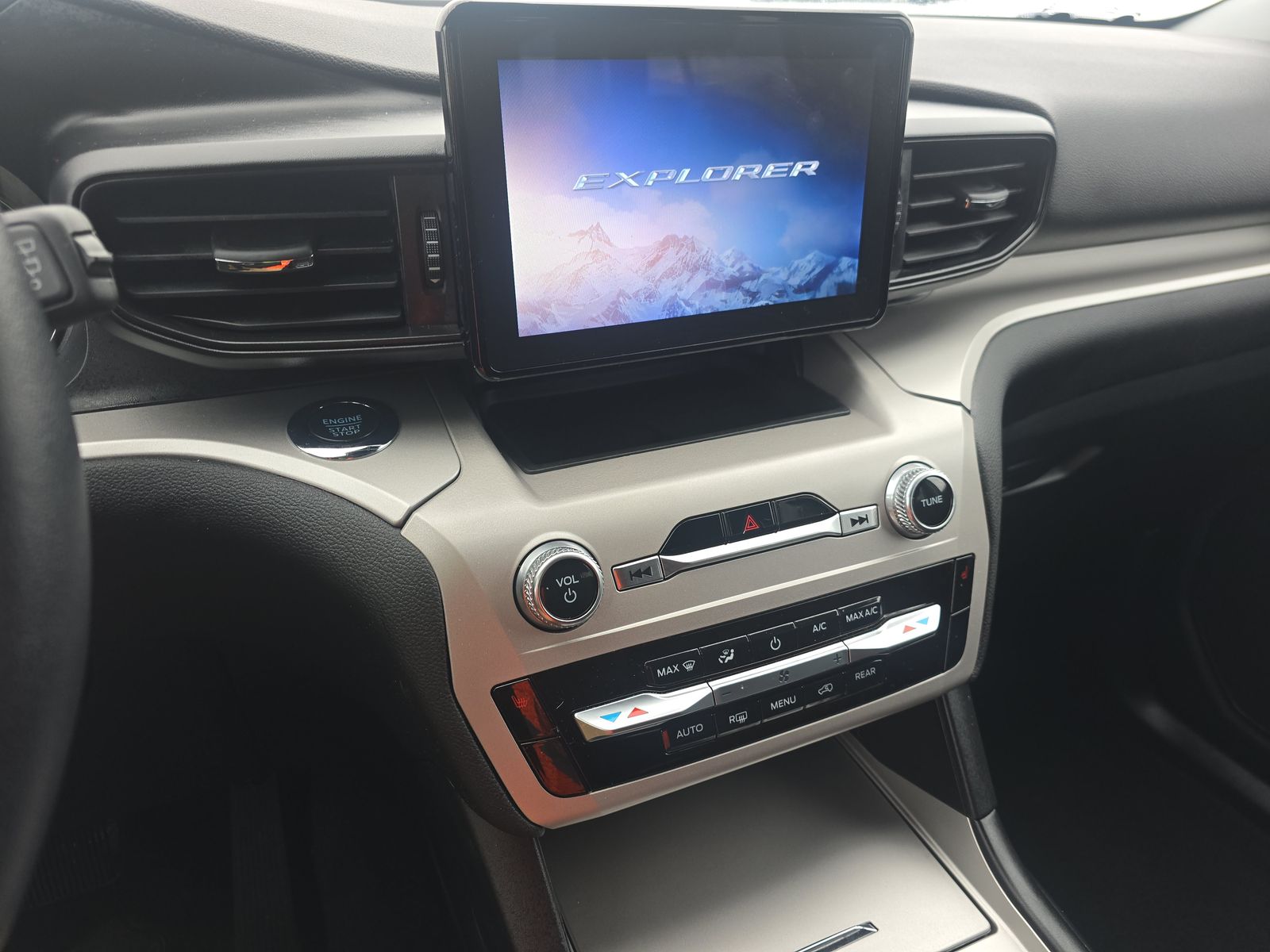 2023 Ford Explorer XLT AWD