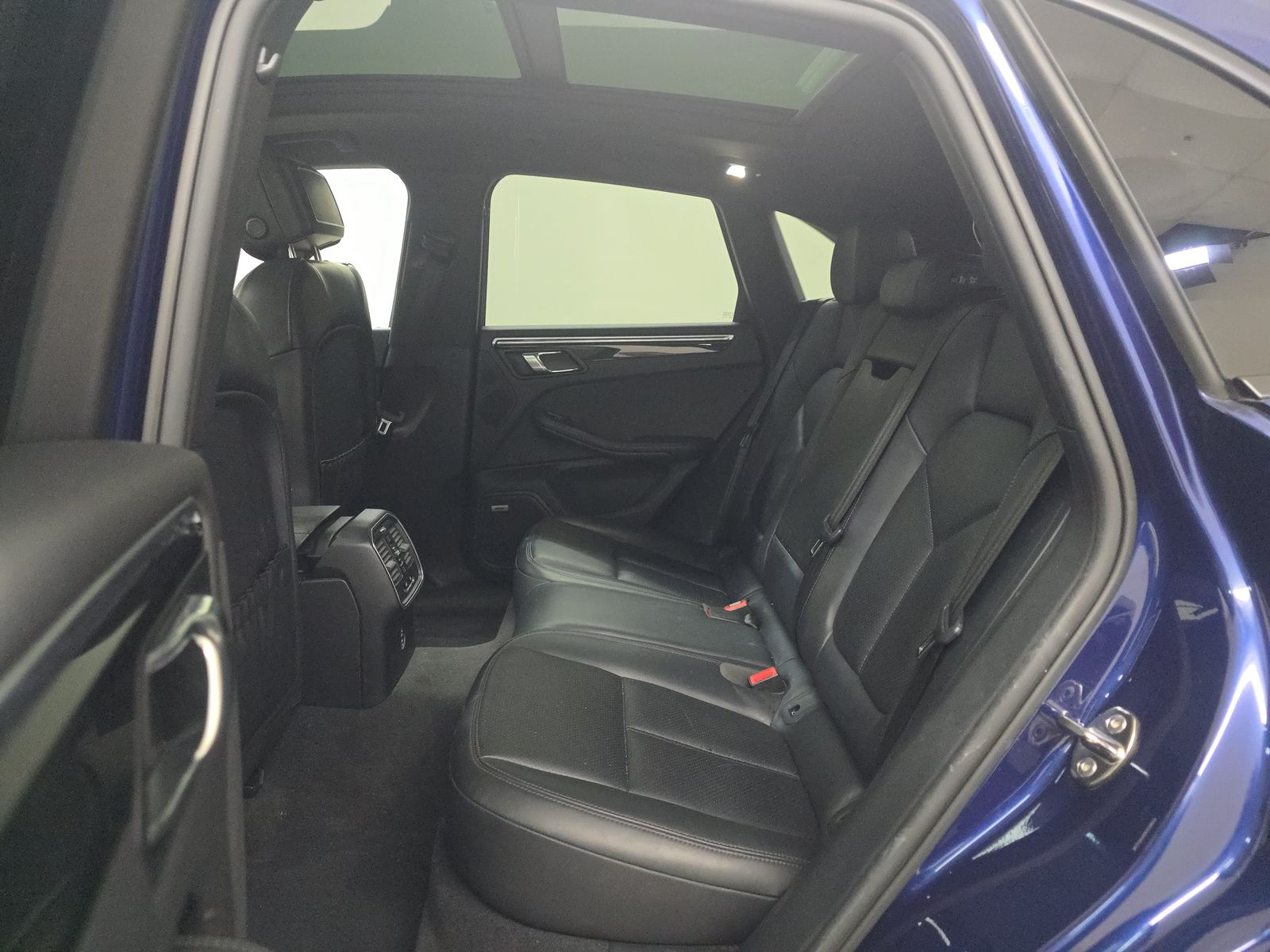 2022 Porsche Macan Base AWD