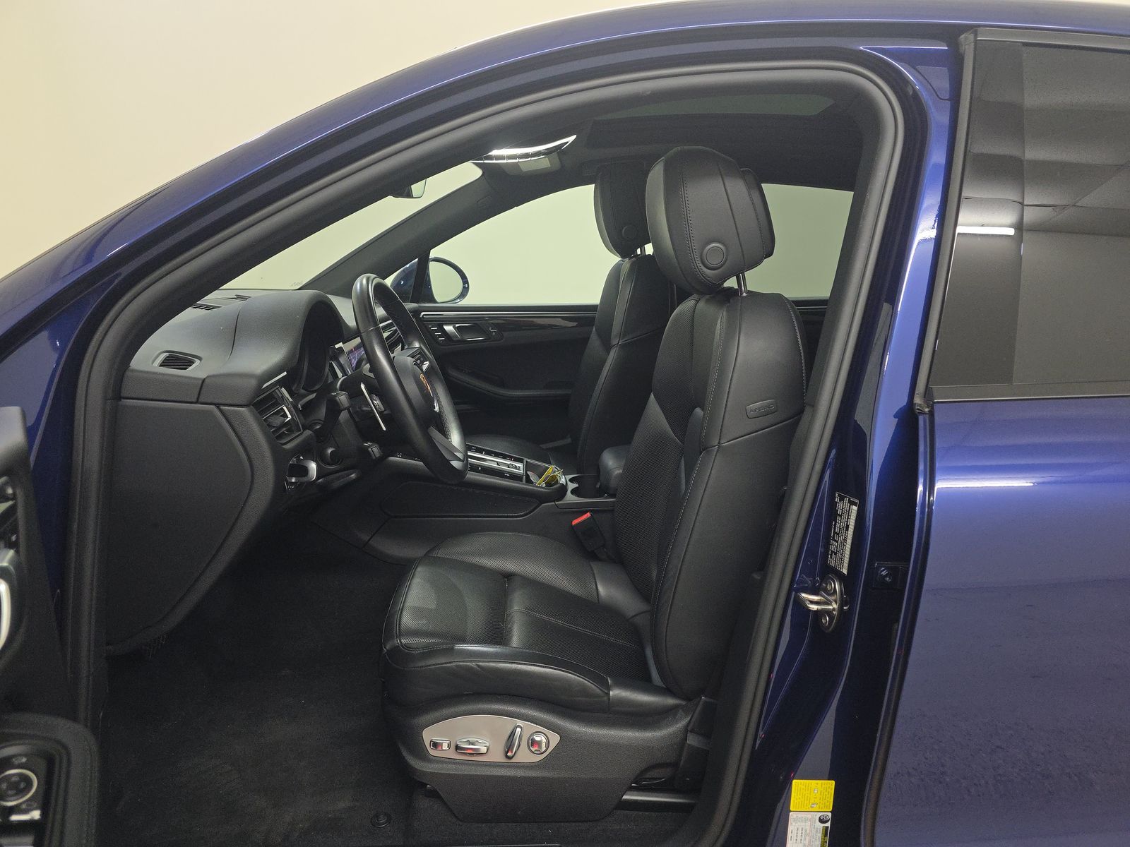 2022 Porsche Macan Base AWD