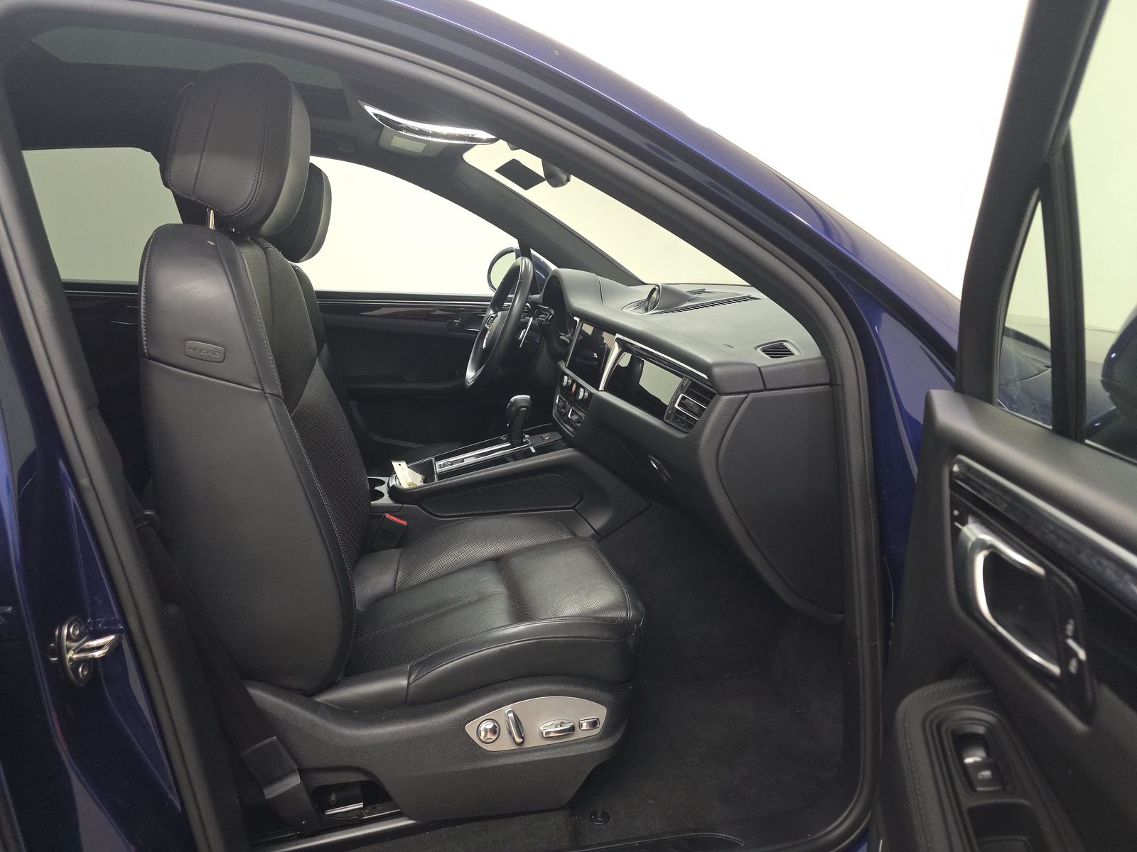 2022 Porsche Macan Base AWD