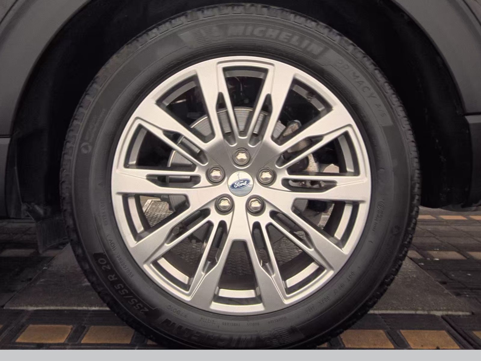 2025 Ford Explorer Platinum RWD