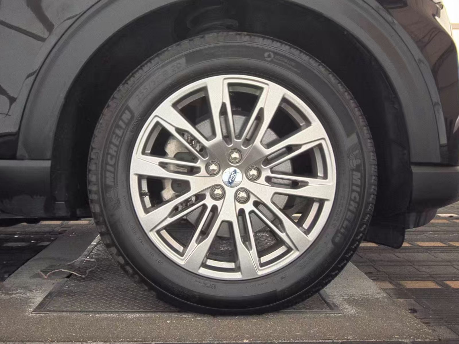 2025 Ford Explorer Platinum RWD