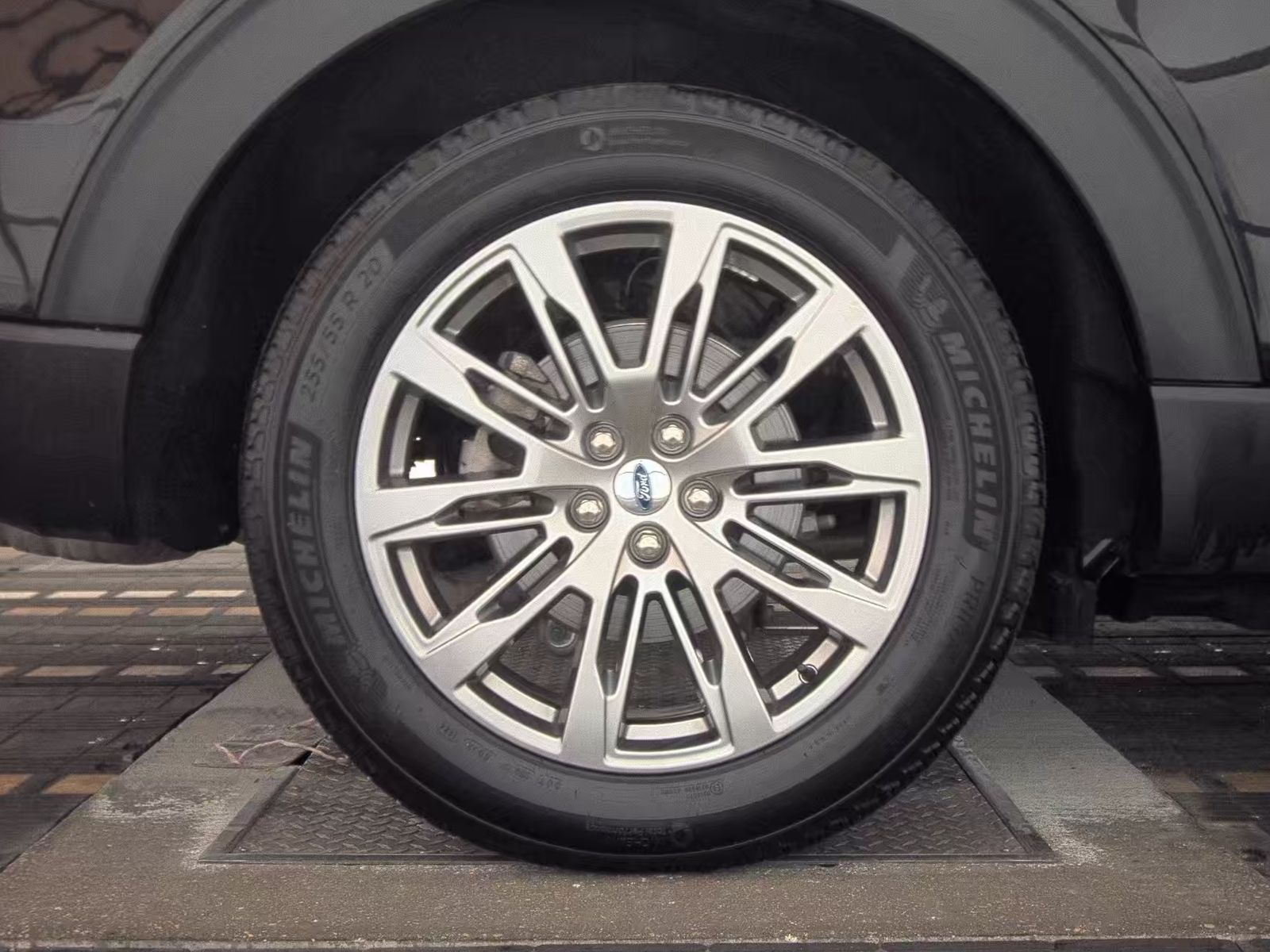 2025 Ford Explorer Platinum RWD