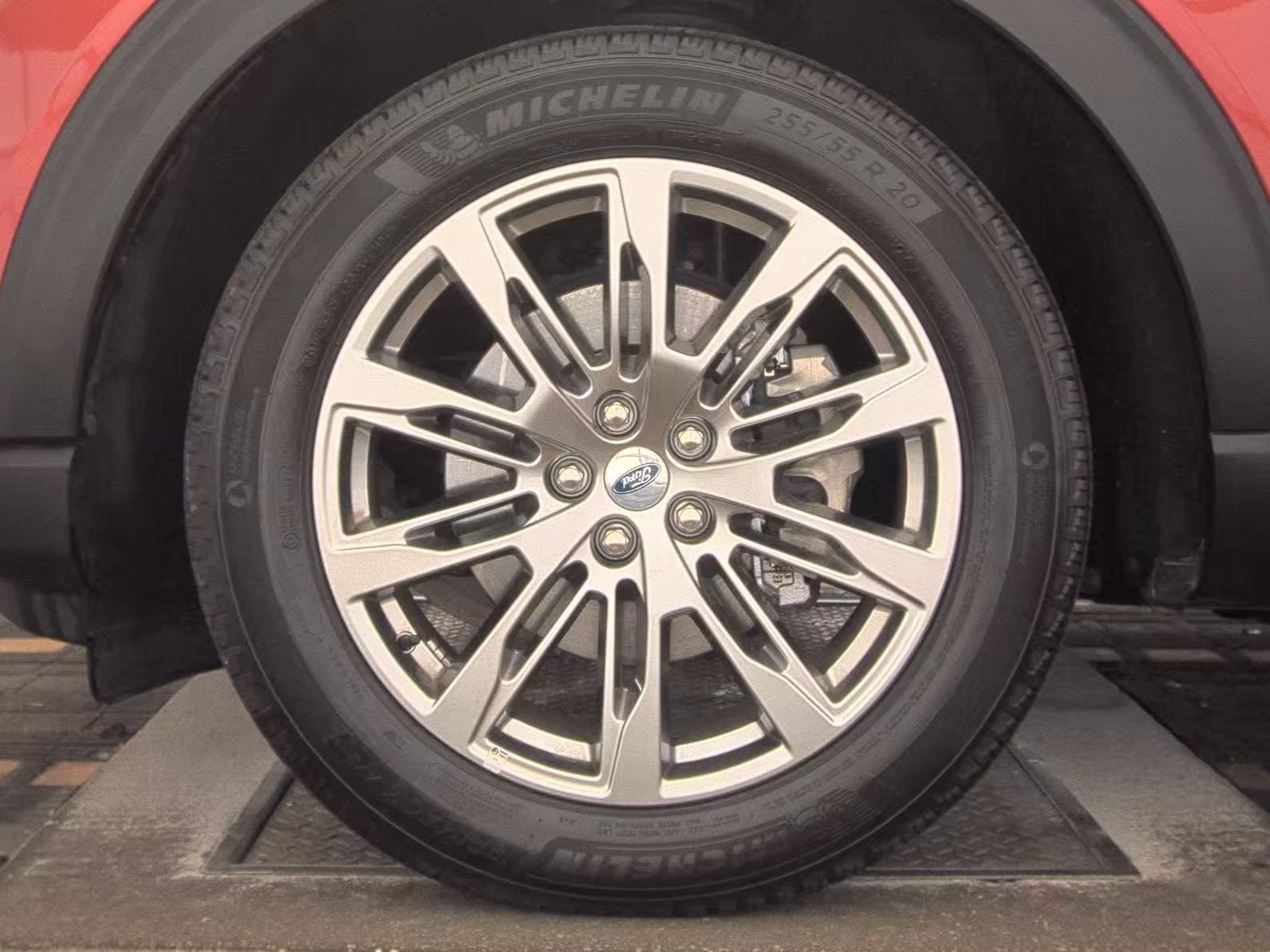 2025 Ford Explorer Platinum FWD