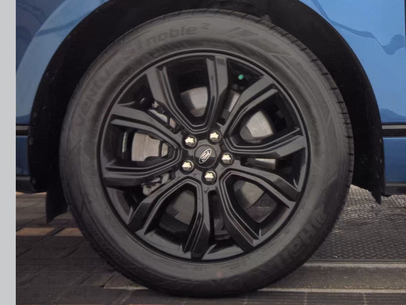 2023 Ford Edge SE AWD