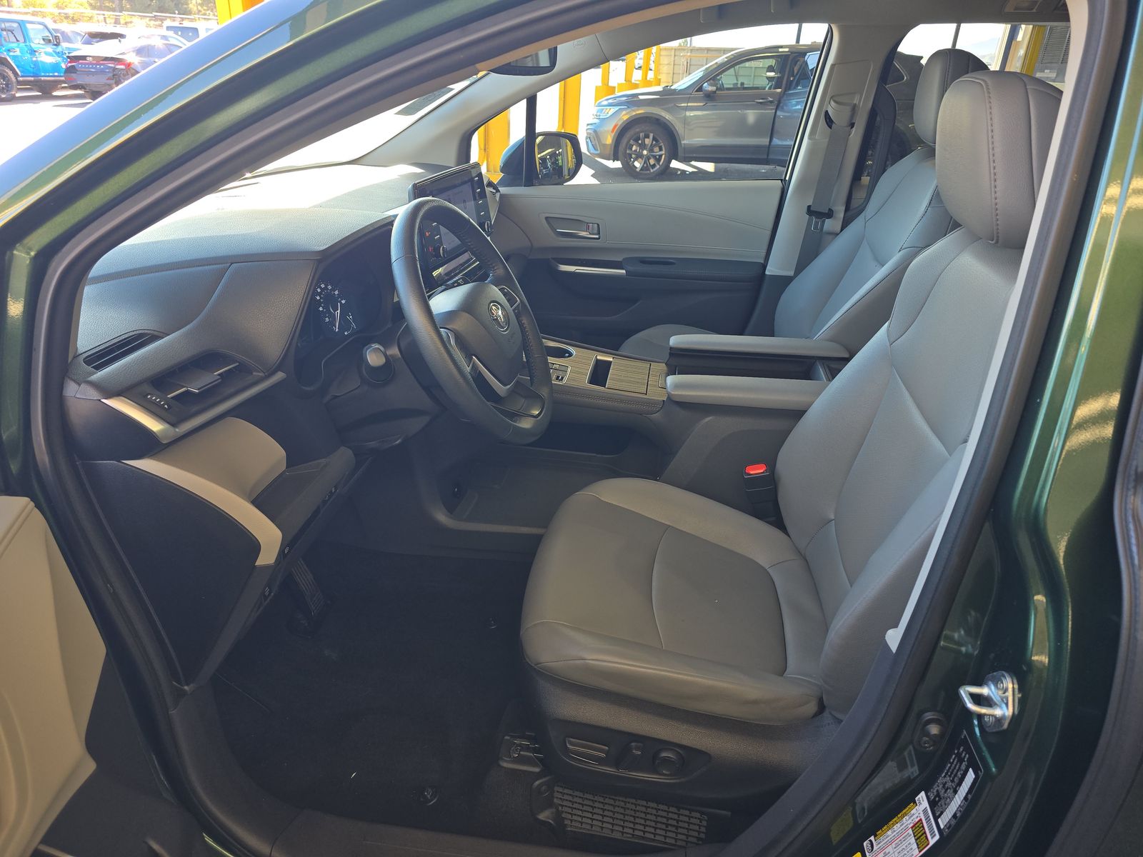 2024 Toyota Sienna XLE FWD