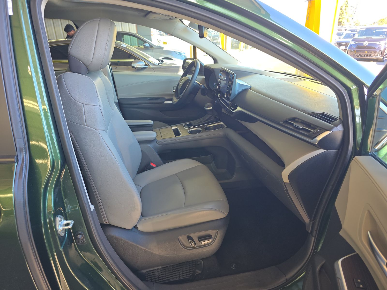 2024 Toyota Sienna XLE FWD