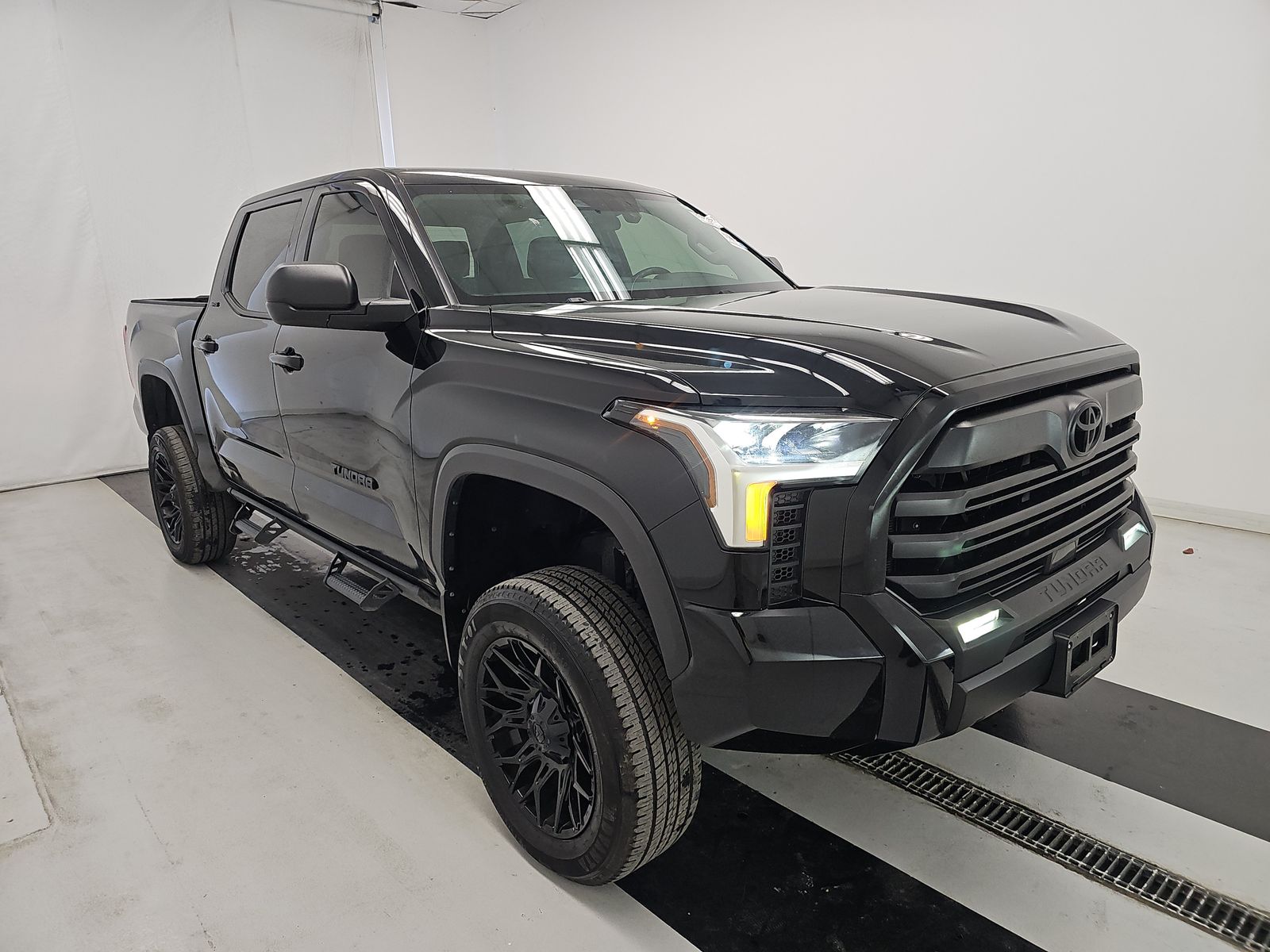 2024 Toyota Tundra SR5 AWD