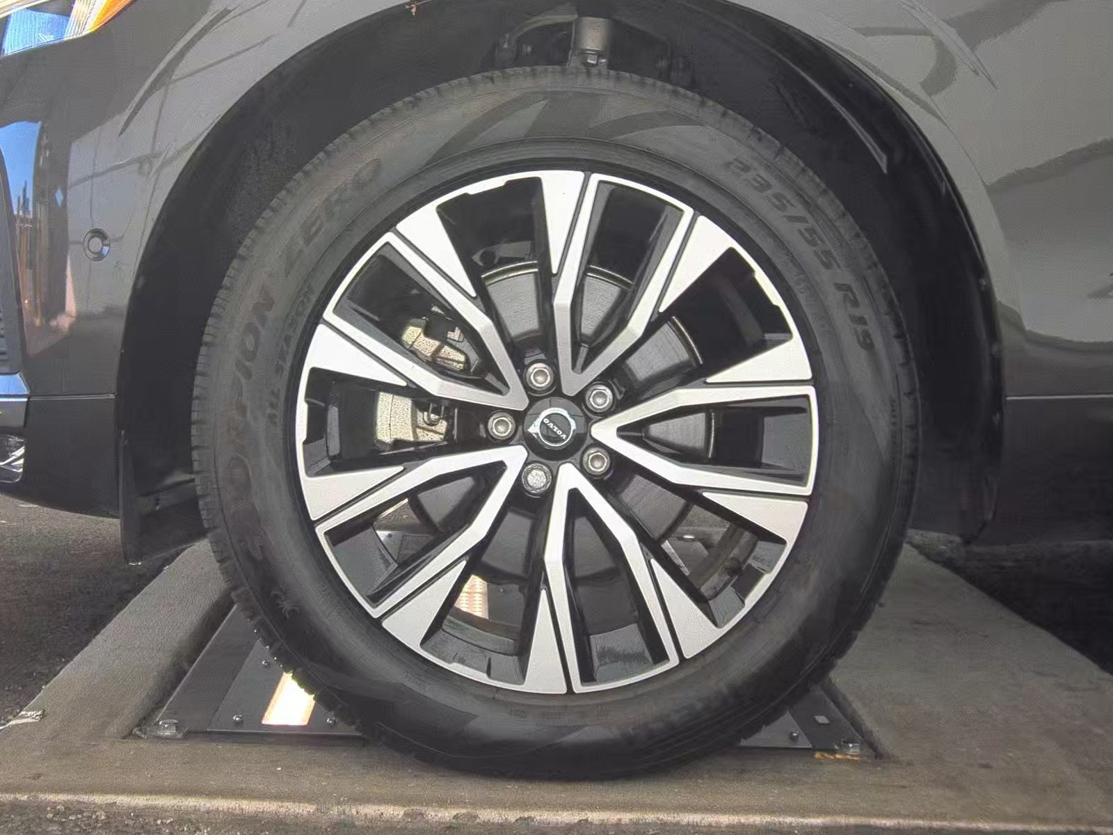 2023 Volvo XC60 B5 Plus FWD