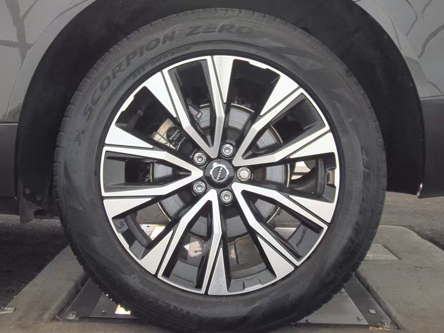 2023 Volvo XC60 B5 Plus FWD