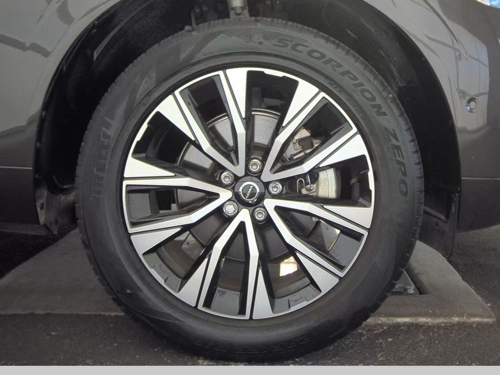 2023 Volvo XC60 B5 Plus FWD