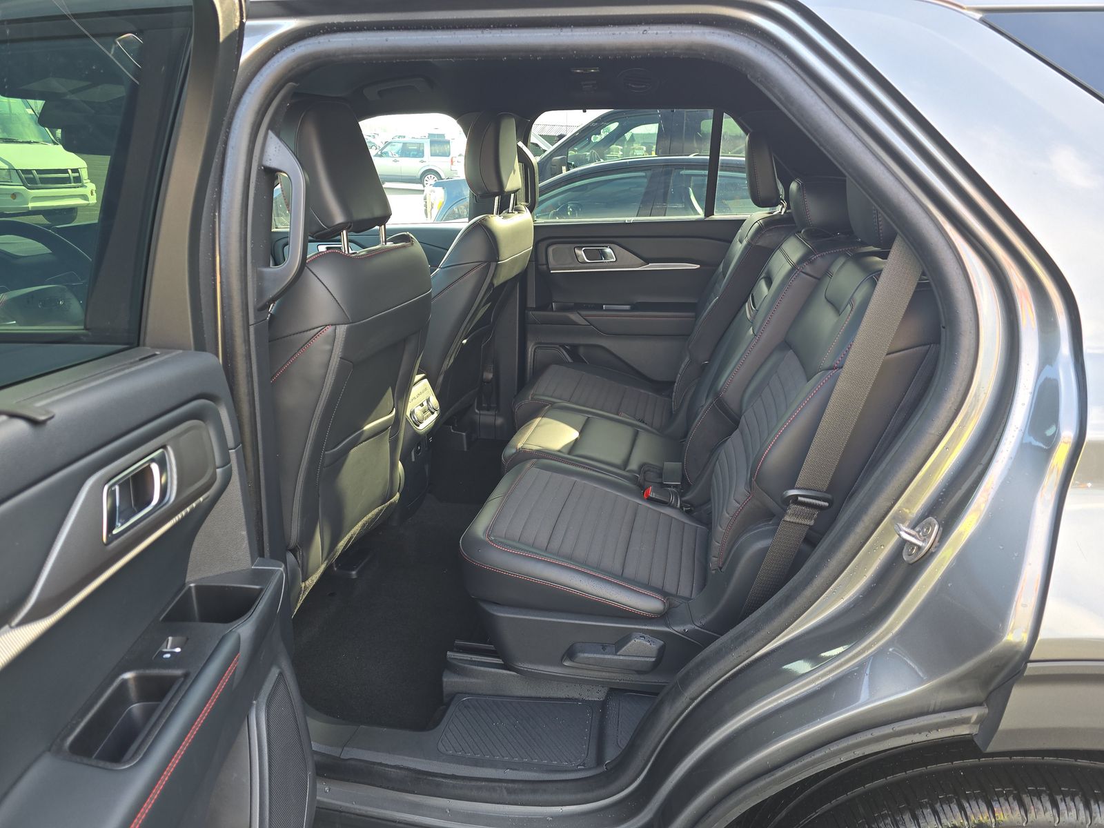 2025 Ford Explorer ST-Line AWD