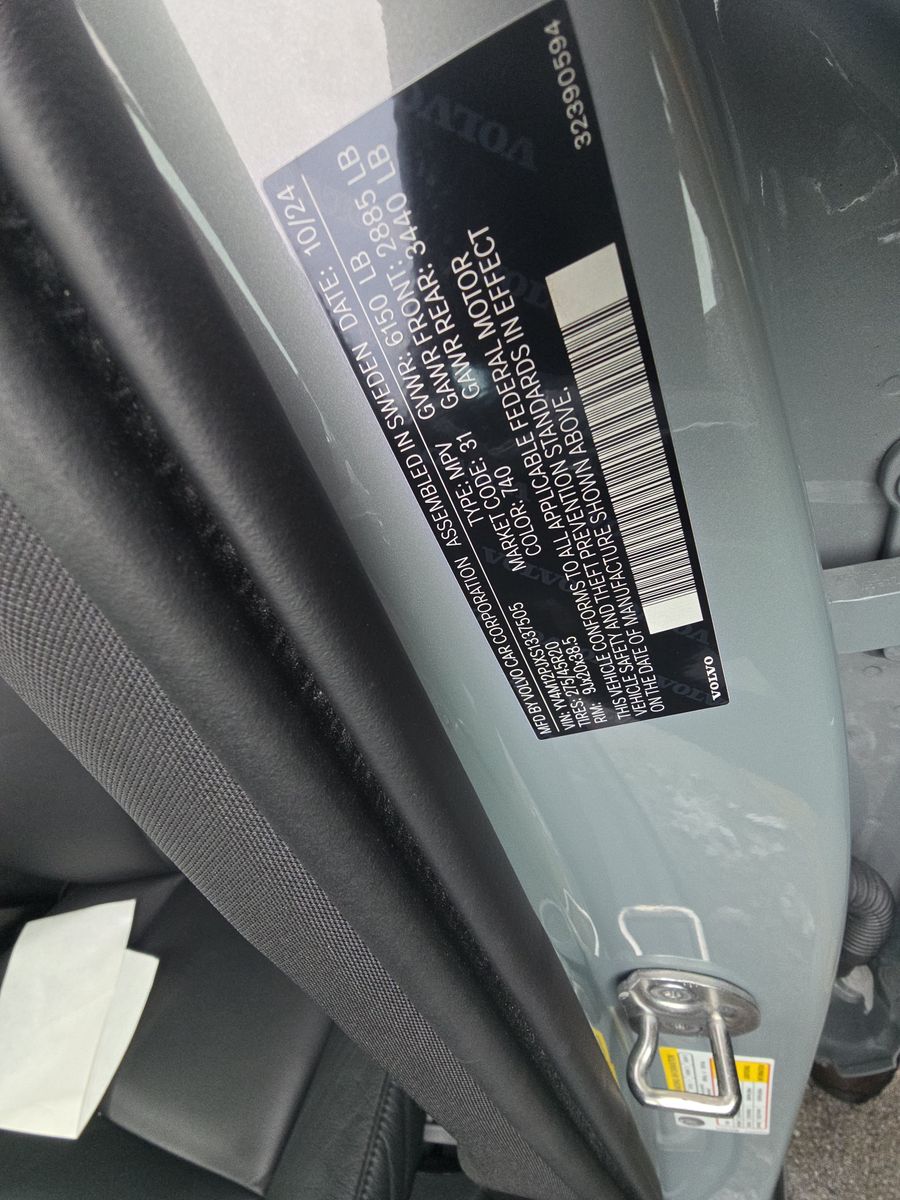 2025 Volvo XC90 B5 Core AWD