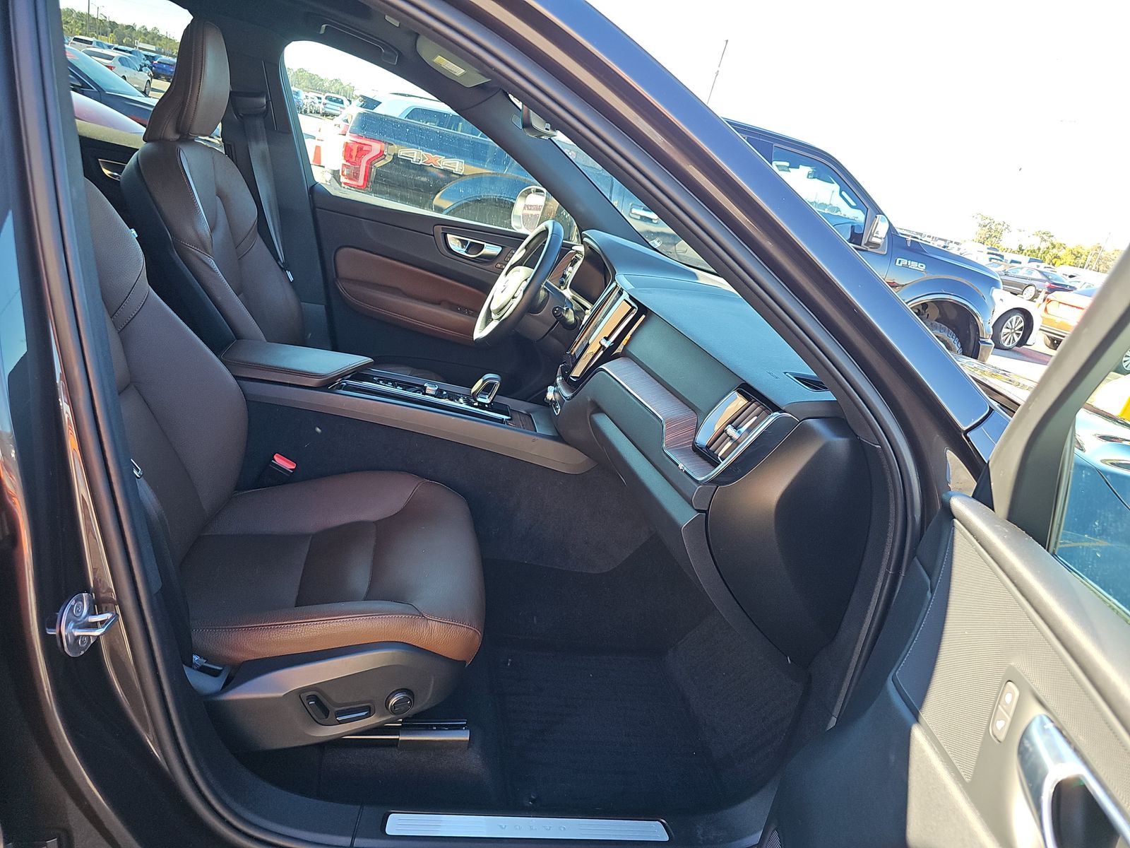 2023 Volvo XC60 B5 Plus FWD