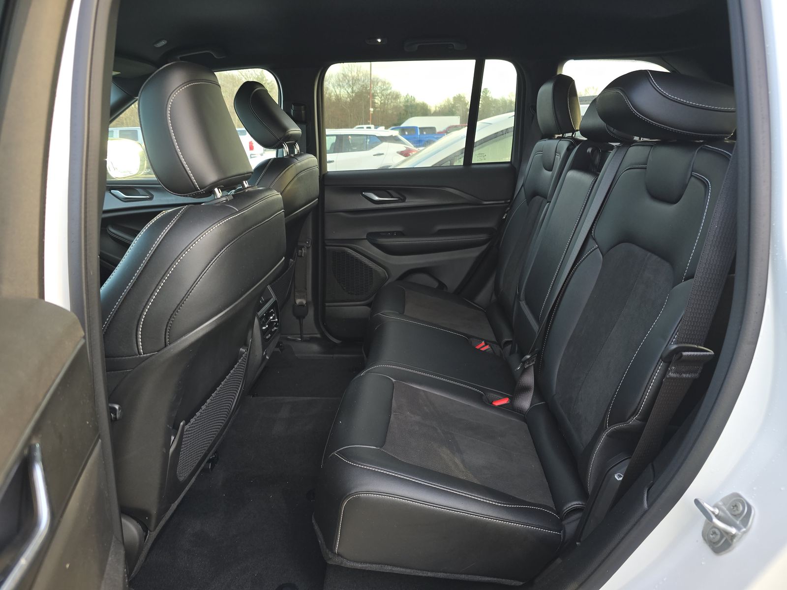 2025 Jeep Grand Cherokee Altitude RWD