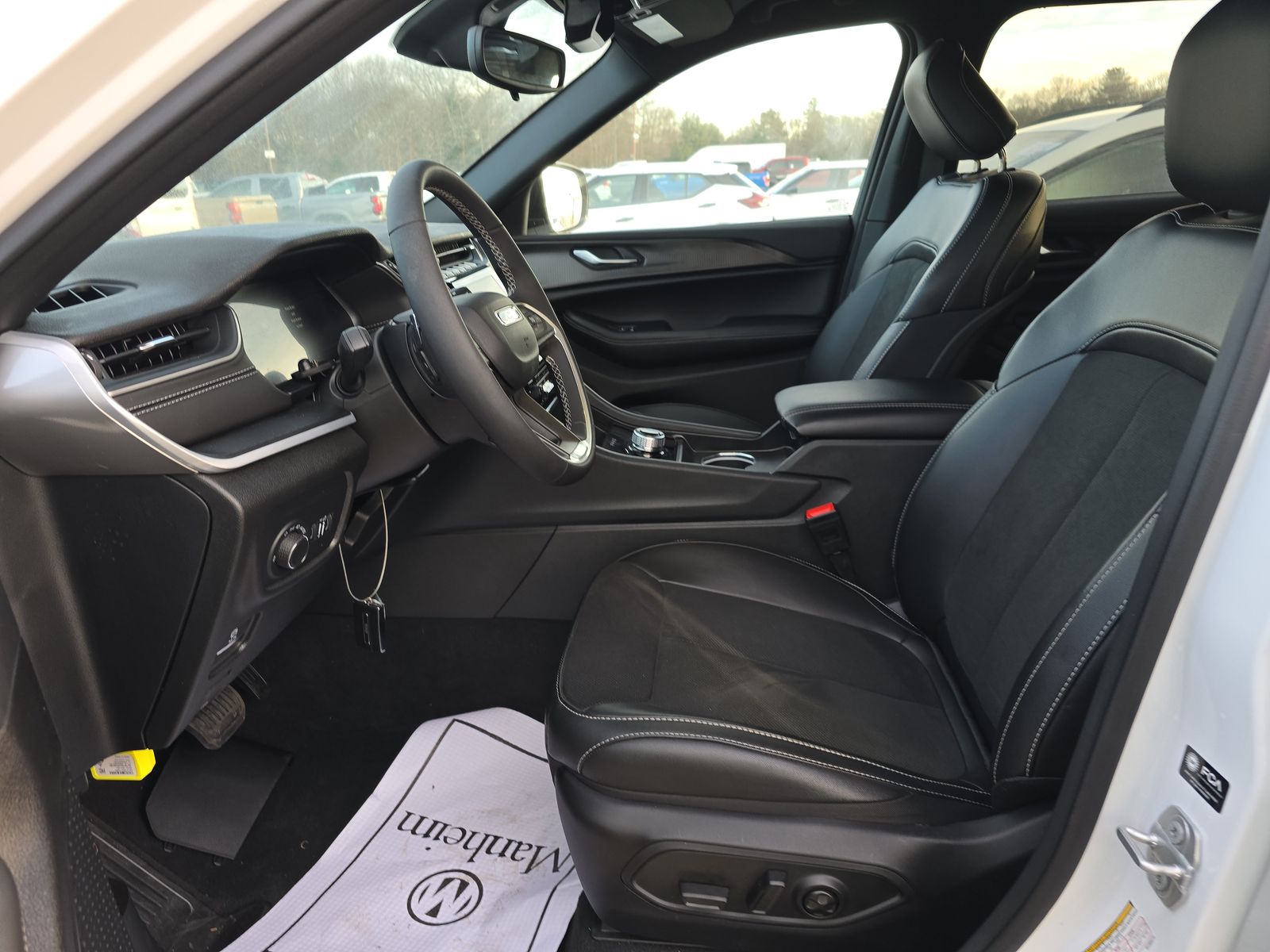 2025 Jeep Grand Cherokee Altitude RWD