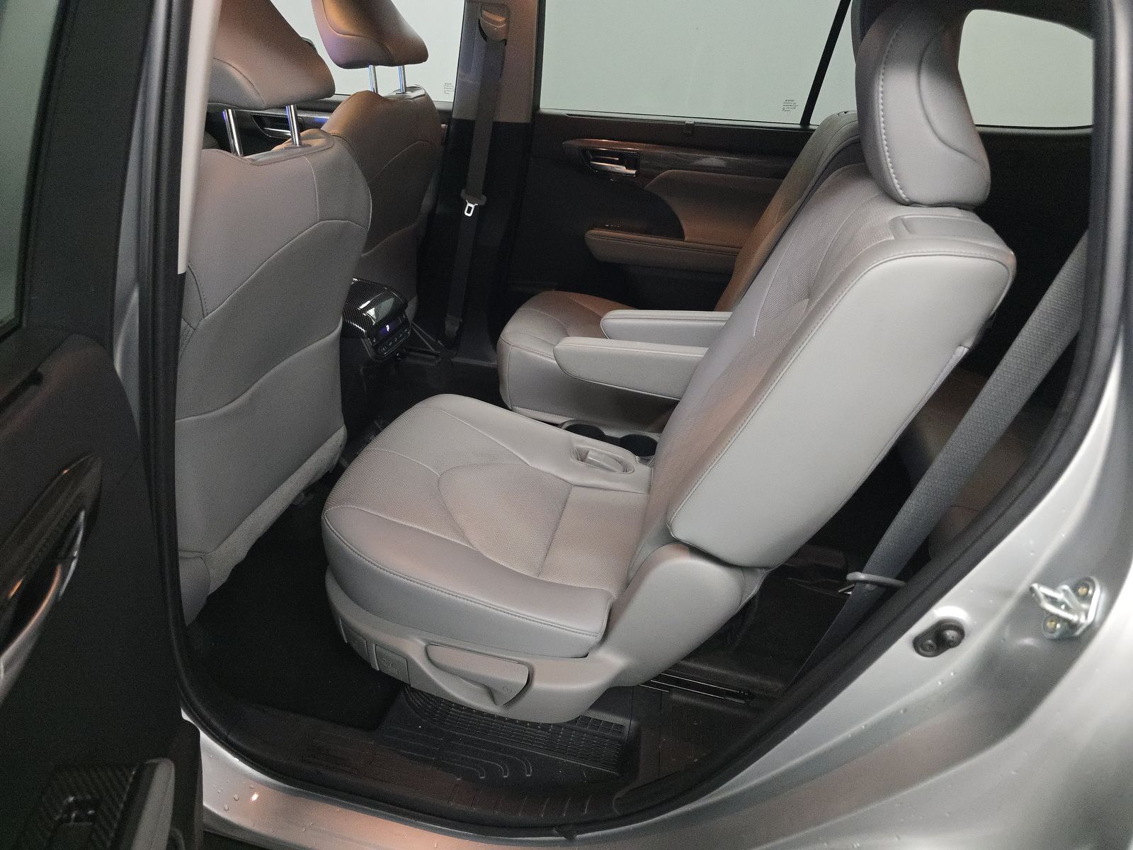 2023 Toyota Highlander Hybrid Platinum FWD