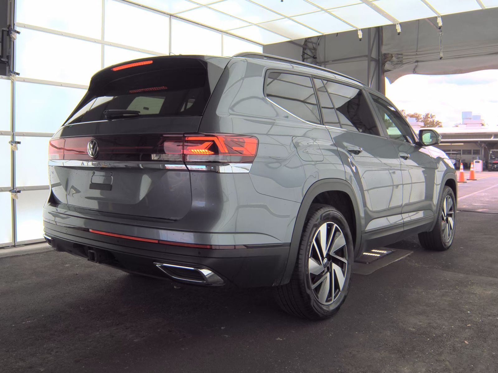 2025 Volkswagen Atlas 2.0T SE FWD