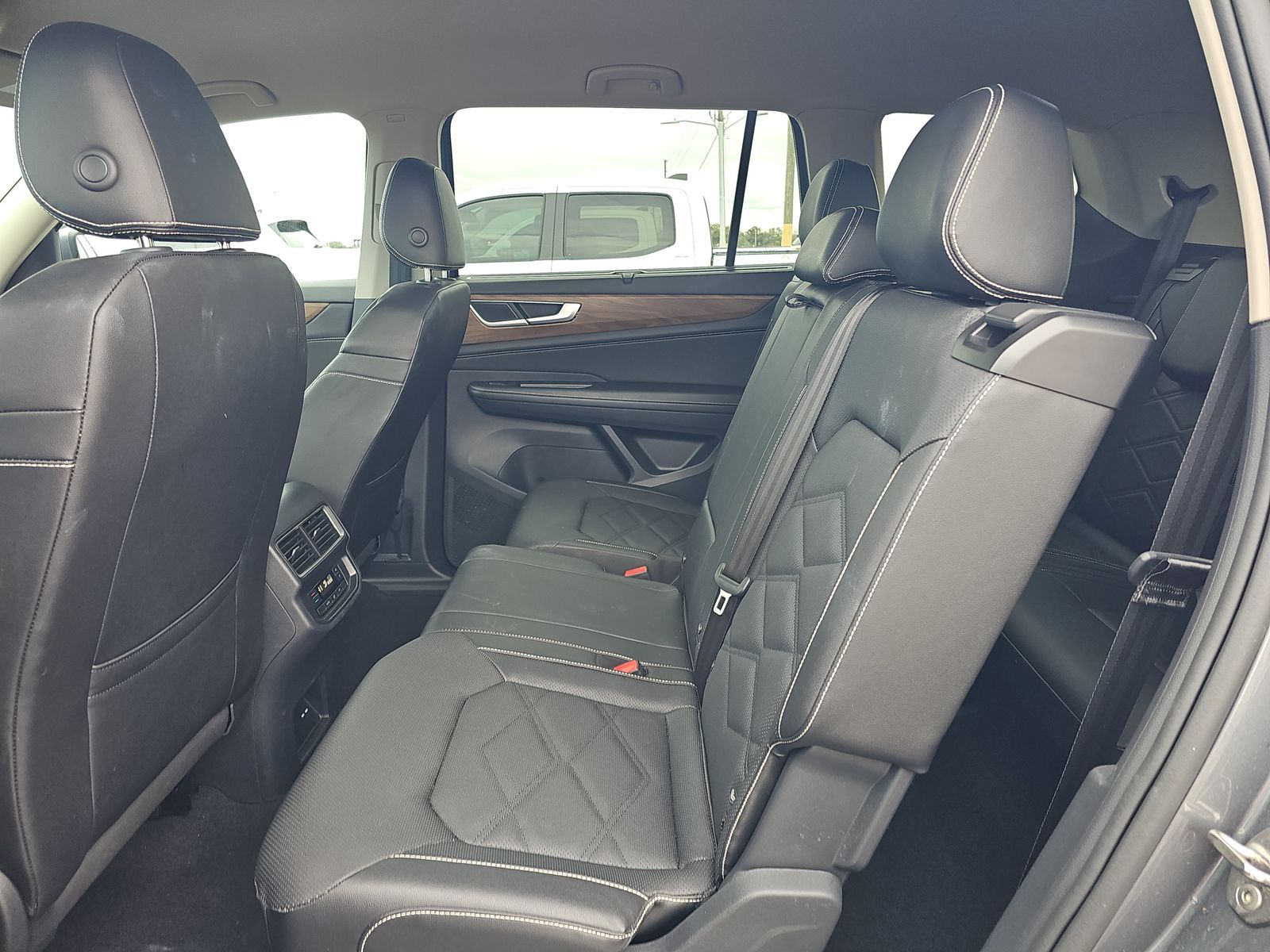 2025 Volkswagen Atlas 2.0T SE FWD