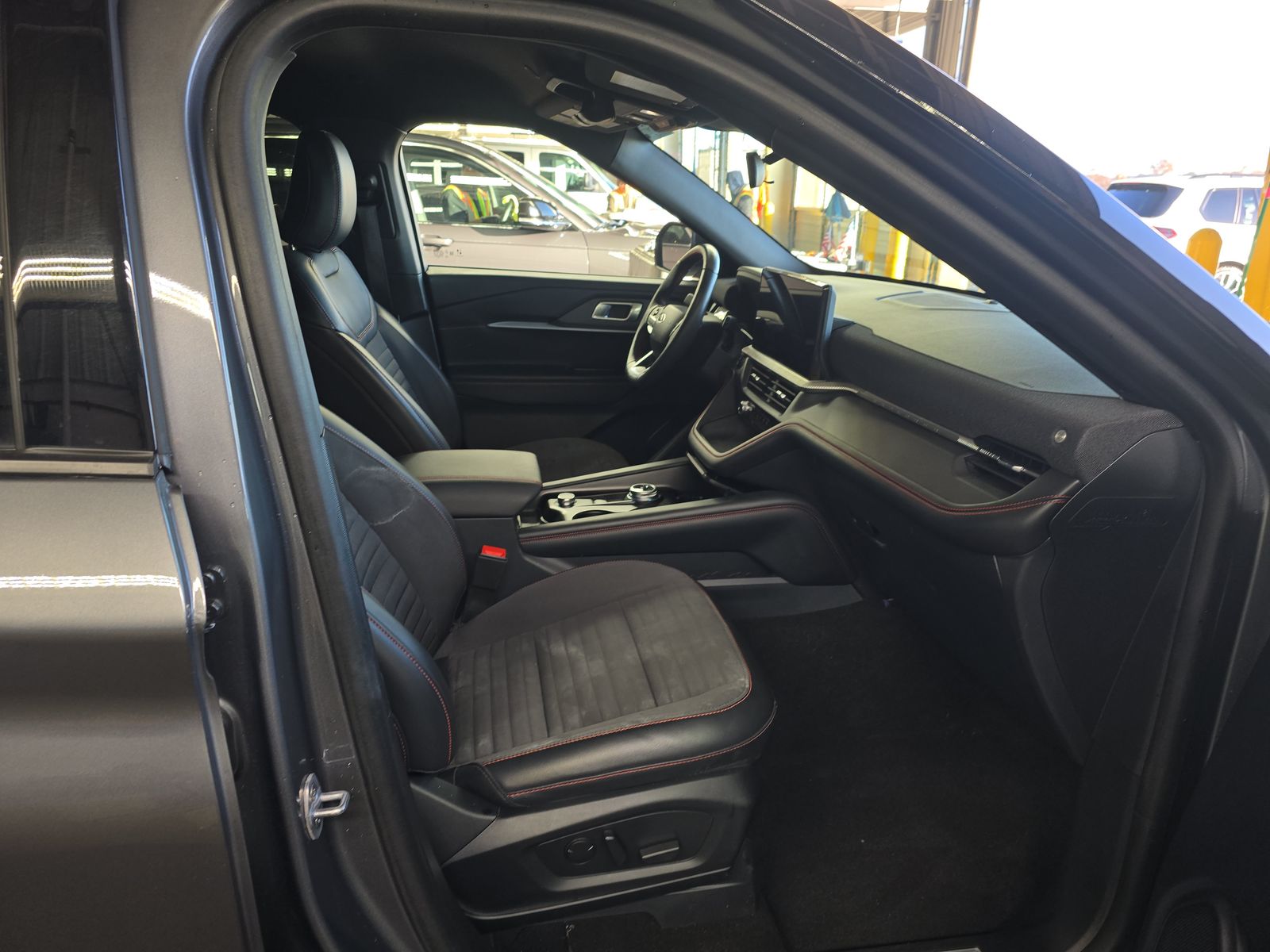 2025 Ford Explorer ST-Line AWD