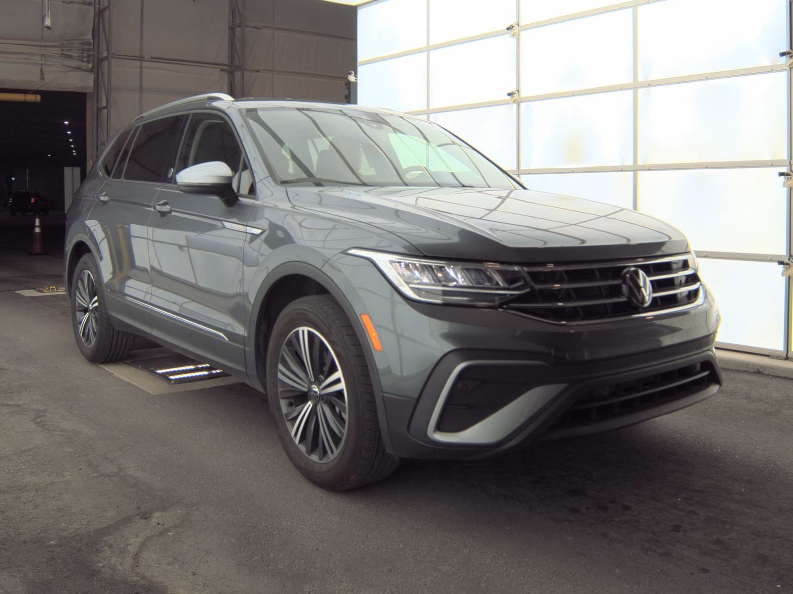 2024 Volkswagen Tiguan 2.0T SE FWD