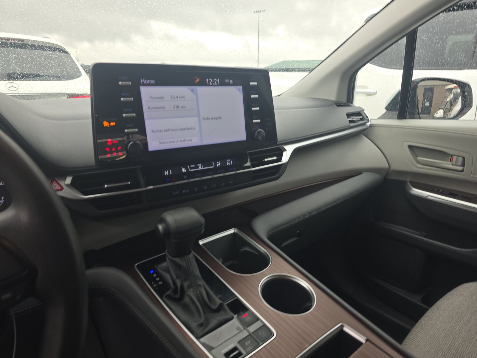 2024 Toyota Sienna LE FWD