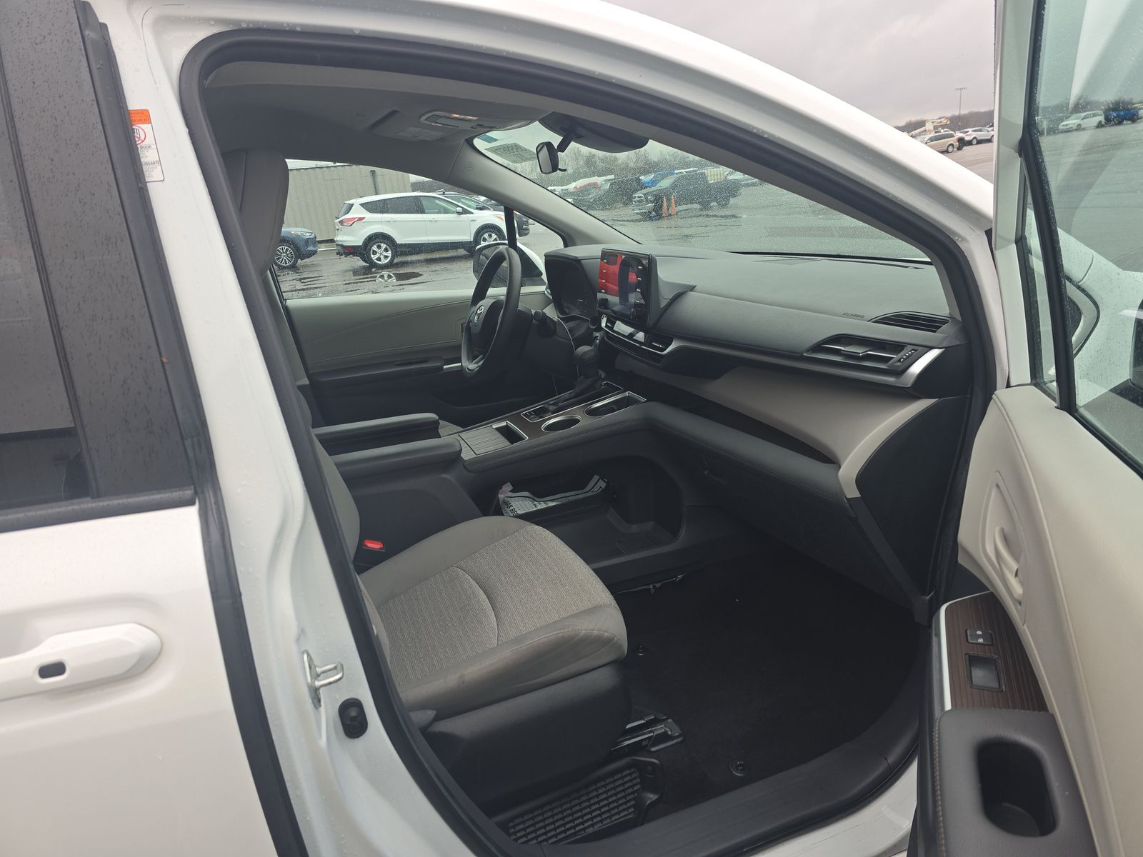 2024 Toyota Sienna LE FWD