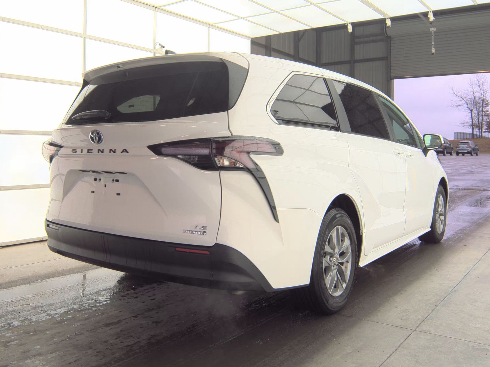 2024 Toyota Sienna LE FWD