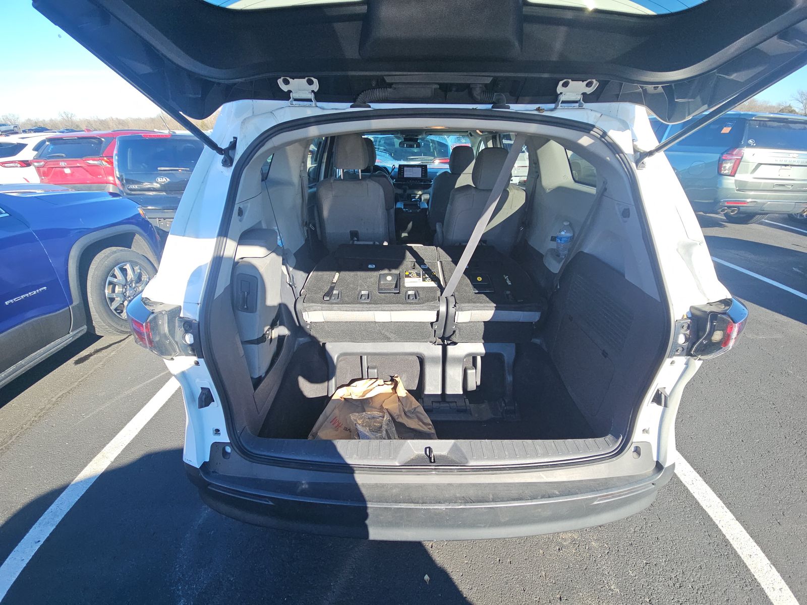 2024 Toyota Sienna LE FWD