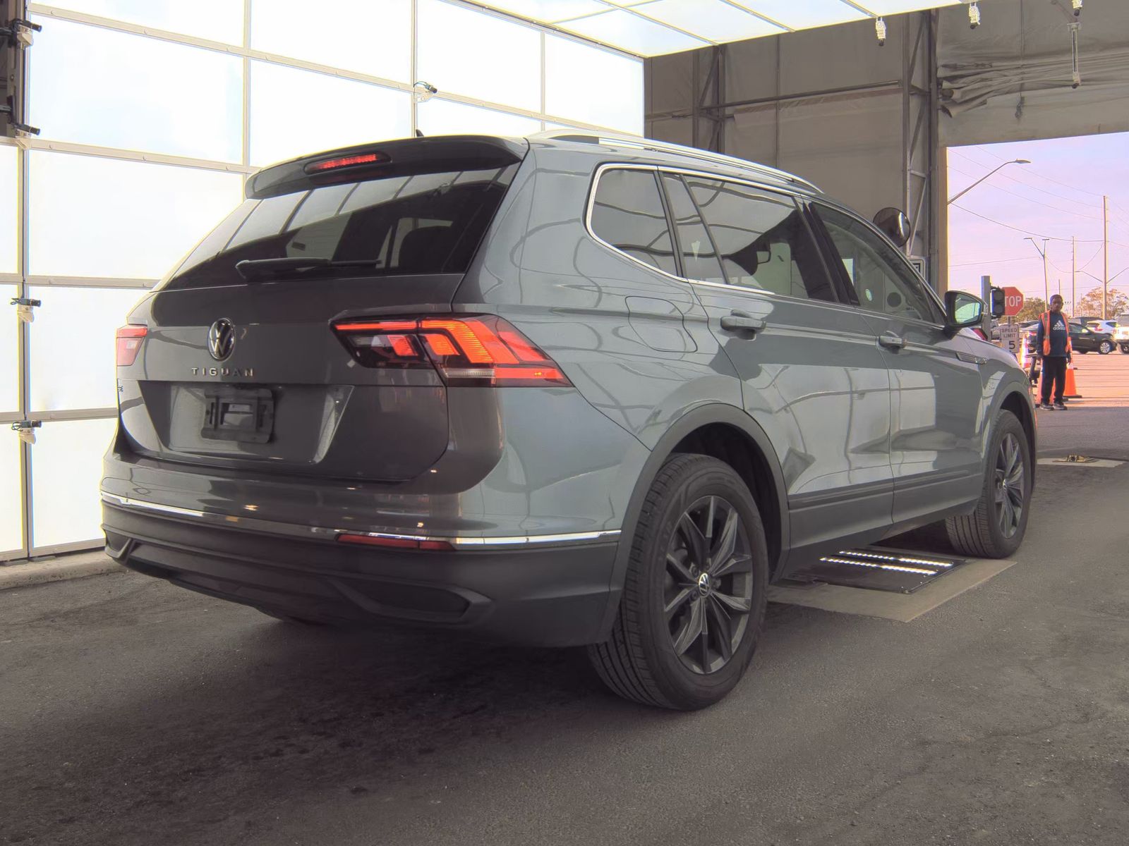 2024 Volkswagen Tiguan 2.0T SE FWD