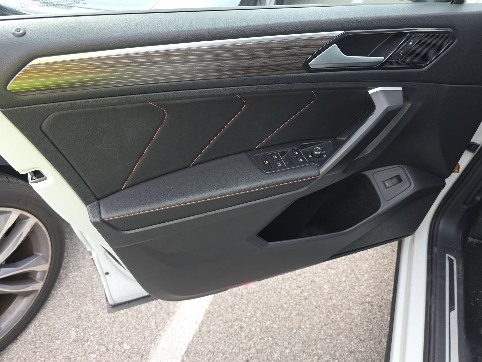 2024 Volkswagen Tiguan 2.0T SE FWD