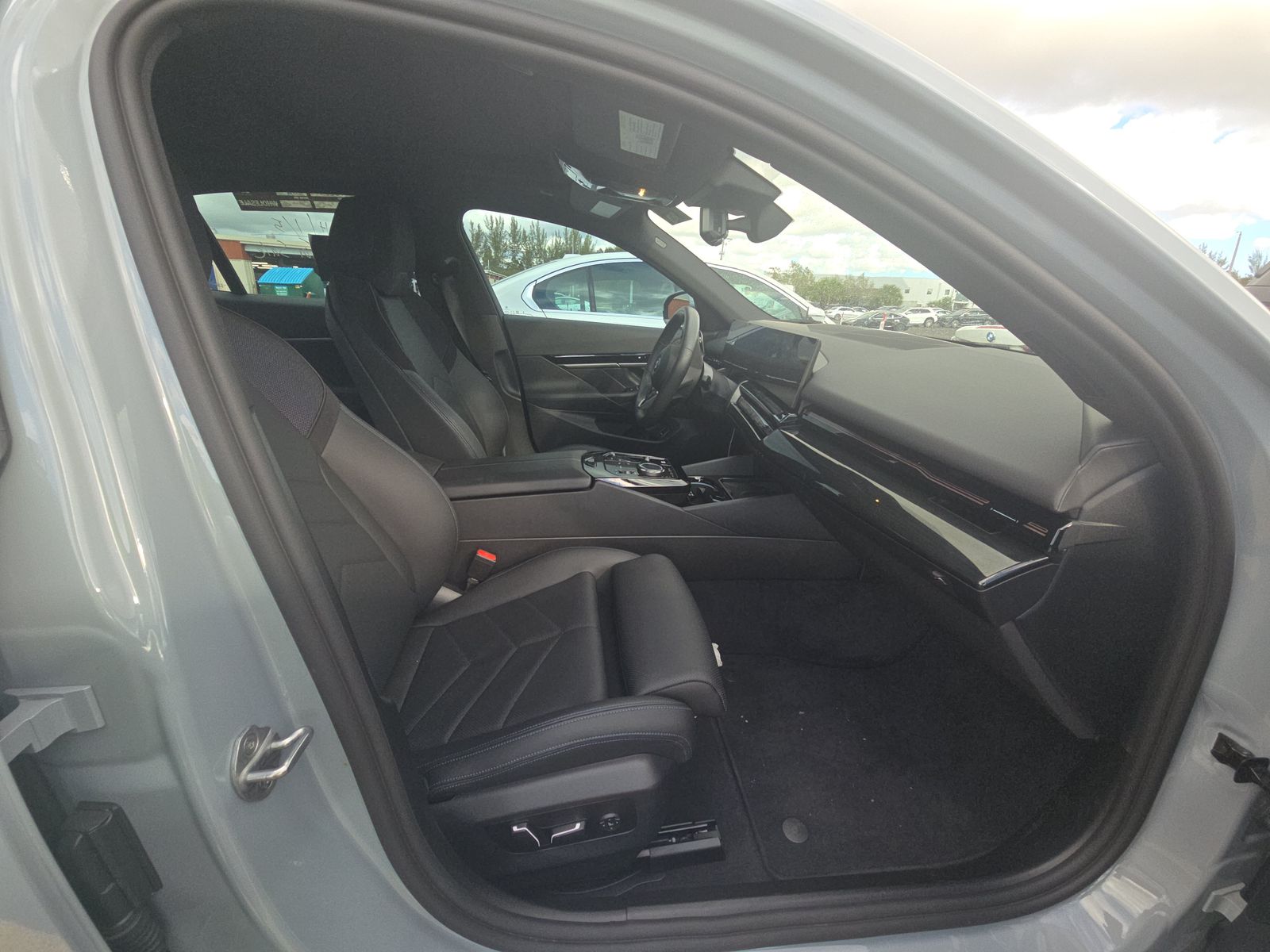 2025 BMW 5 Series 530i RWD