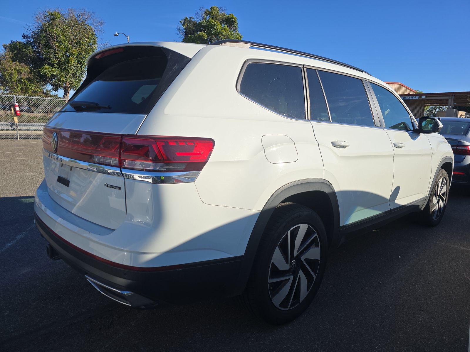 2024 Volkswagen Atlas 2.0T SE AWD