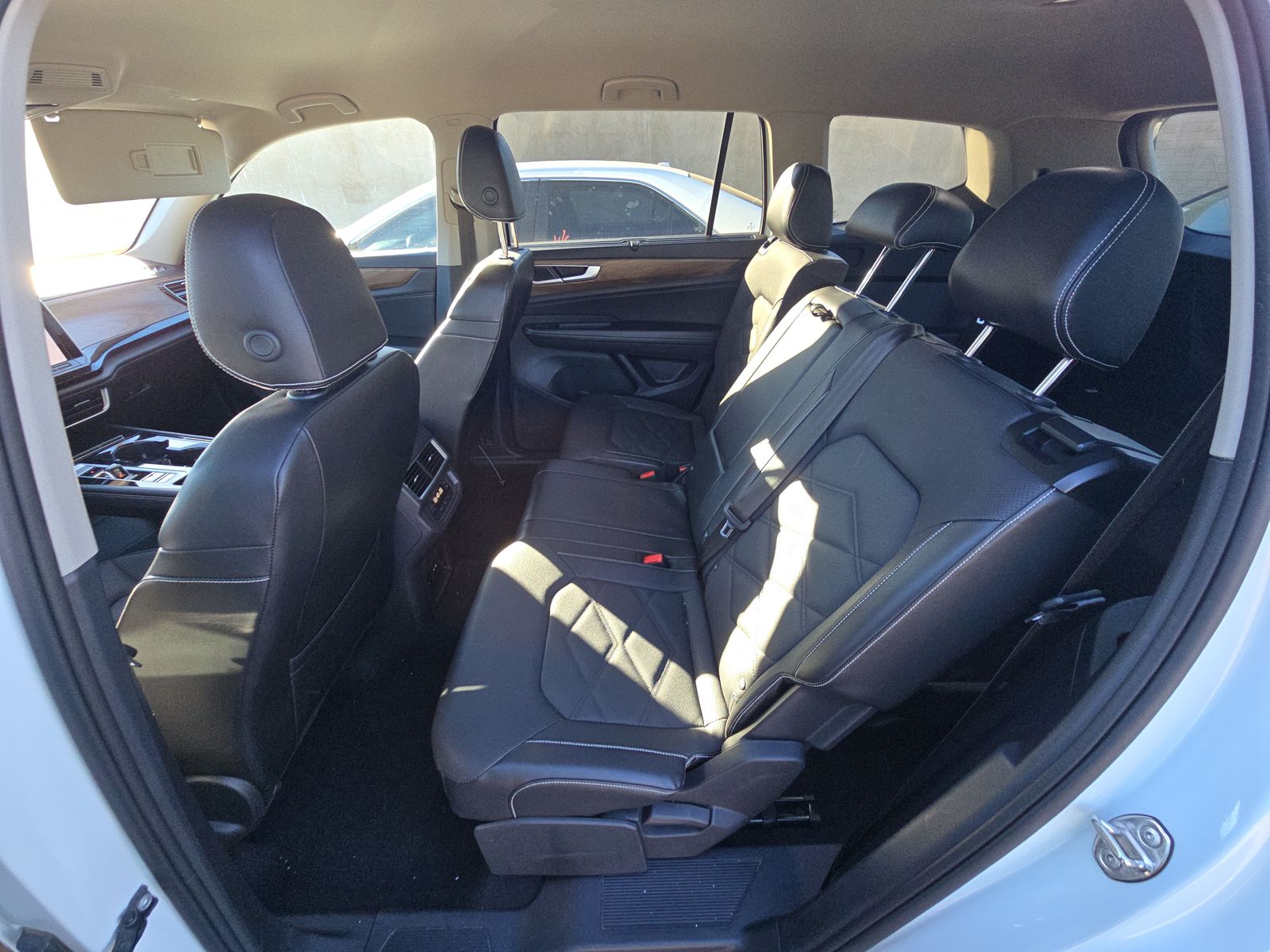 2024 Volkswagen Atlas 2.0T SE AWD