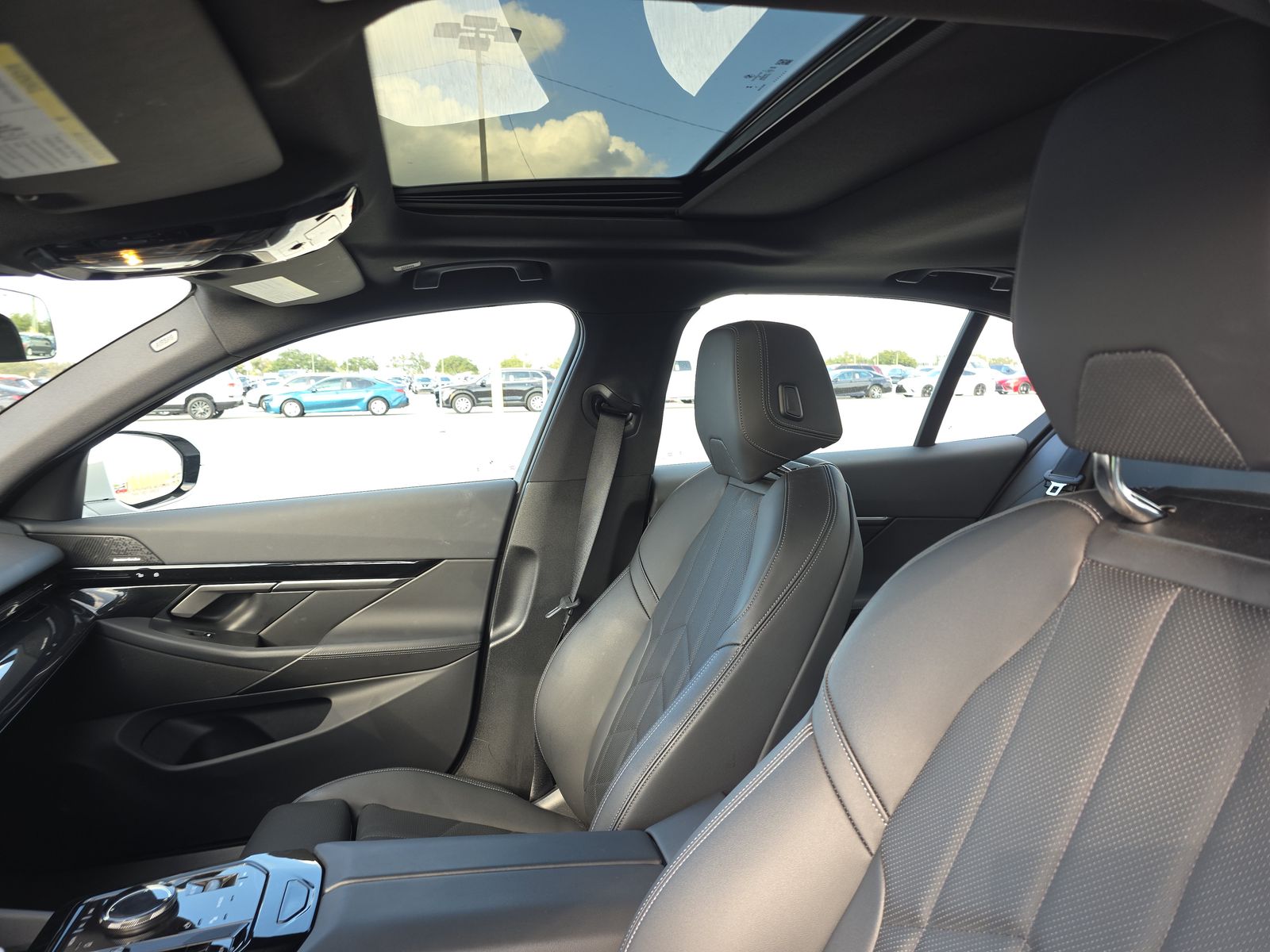 2025 BMW 5 Series 530i RWD