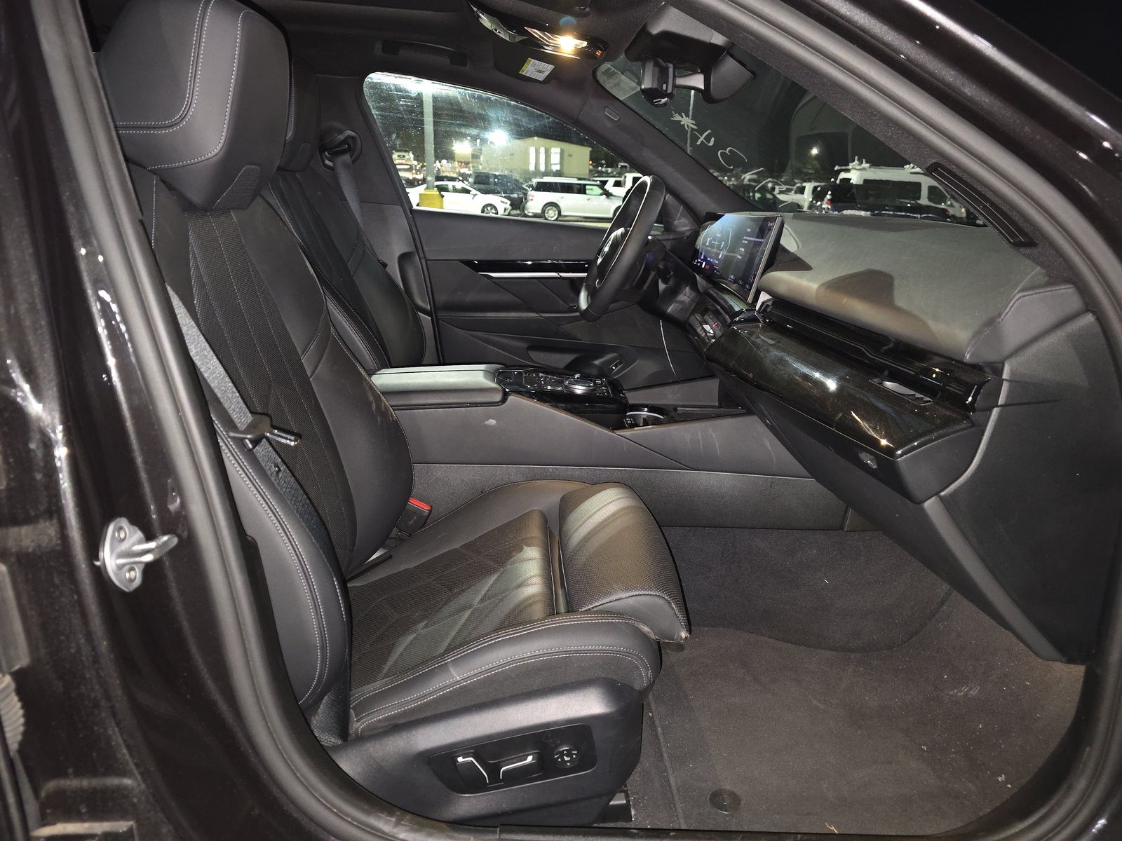 2025 BMW 5 Series 530i RWD