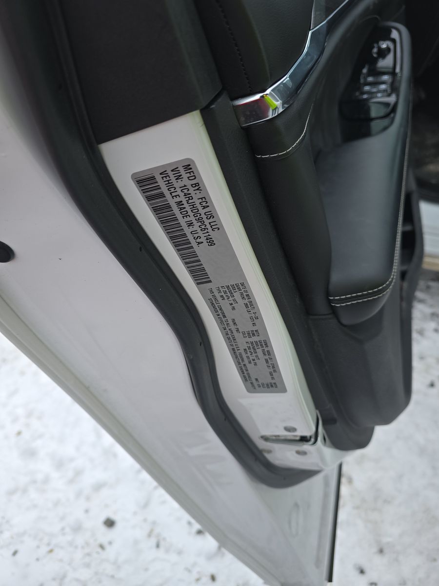 2023 Jeep Grand Cherokee Overland AWD