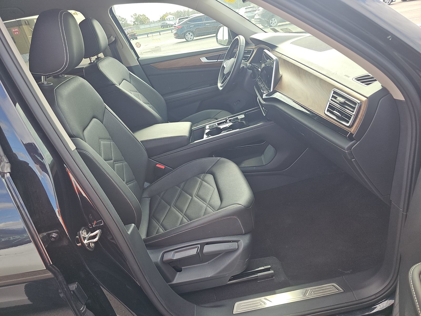 2025 Volkswagen Atlas 2.0T SE AWD