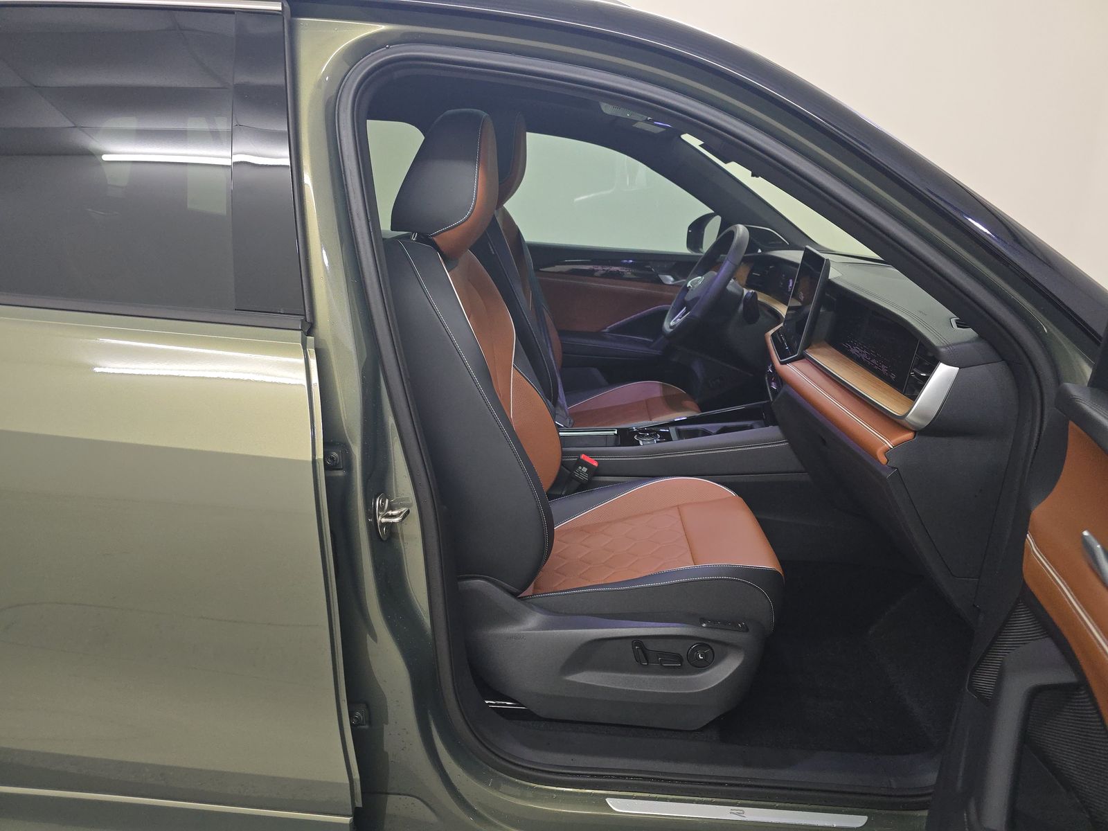 2025 Volkswagen Tiguan 2.0T SEL R-Line AWD