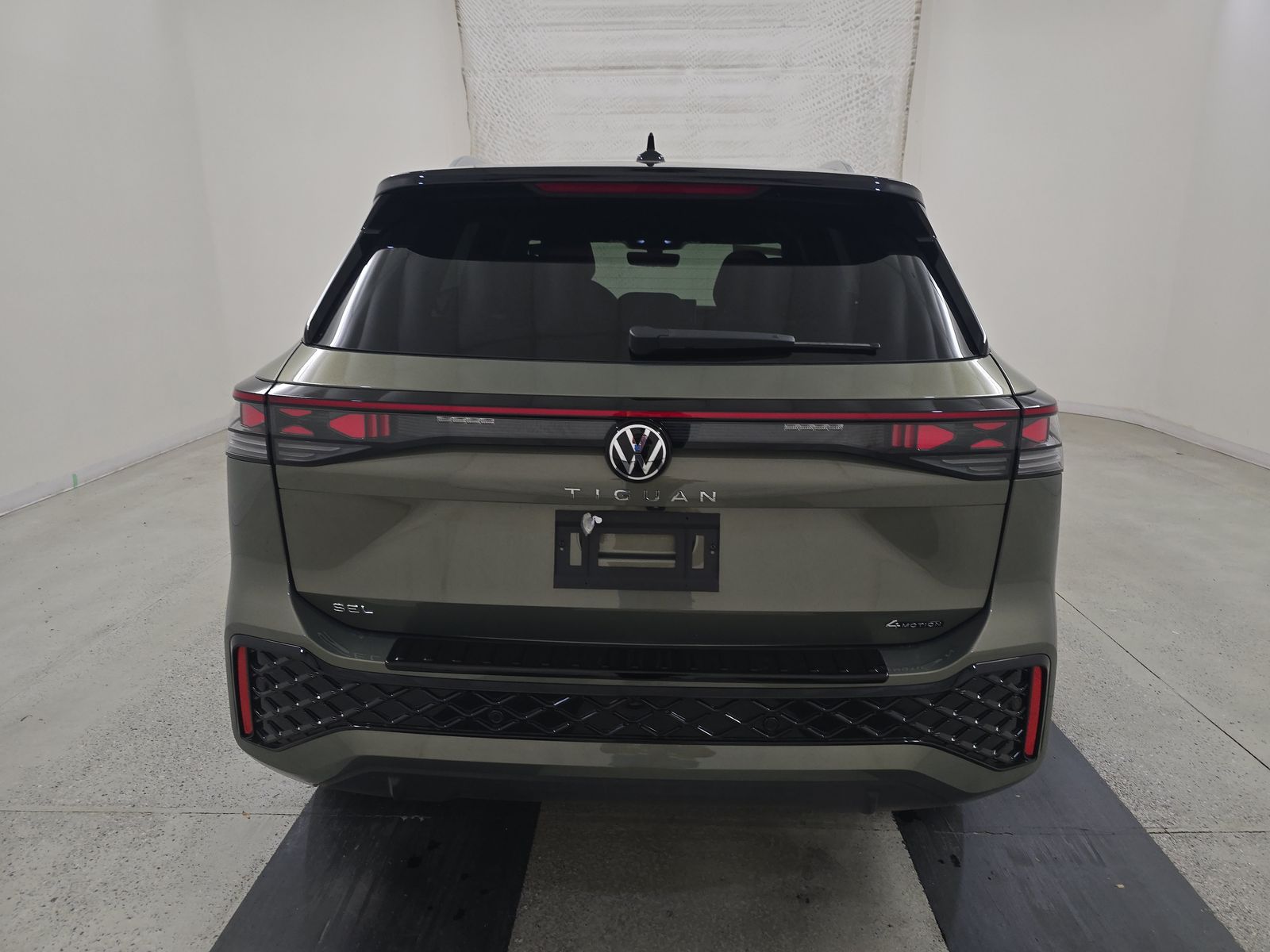 2025 Volkswagen Tiguan 2.0T SEL R-Line AWD