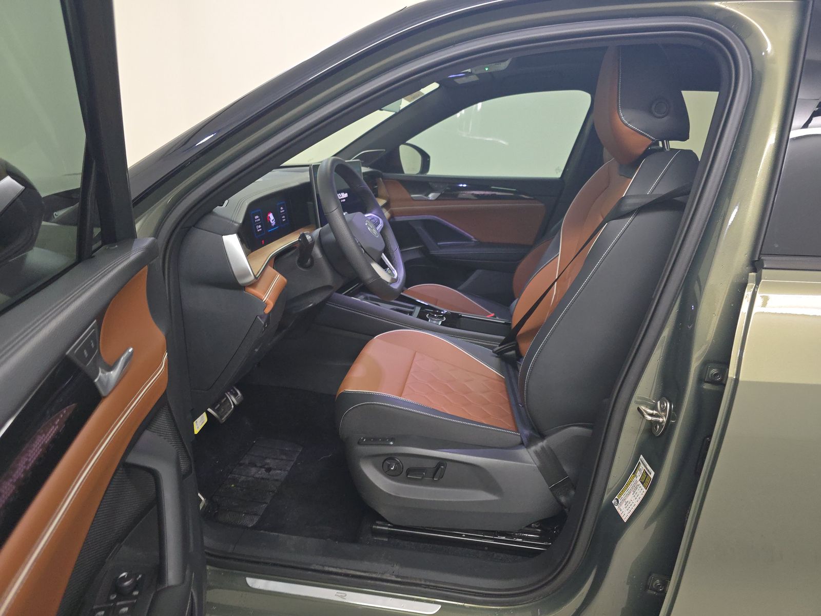 2025 Volkswagen Tiguan 2.0T SEL R-Line AWD