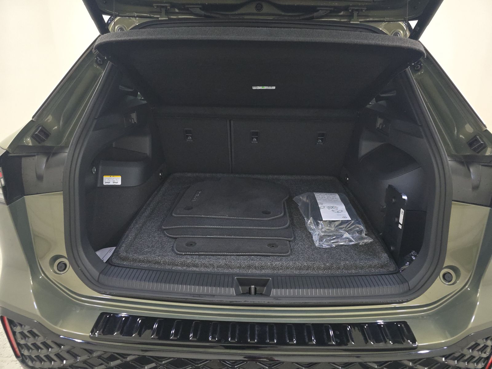 2025 Volkswagen Tiguan 2.0T SEL R-Line AWD