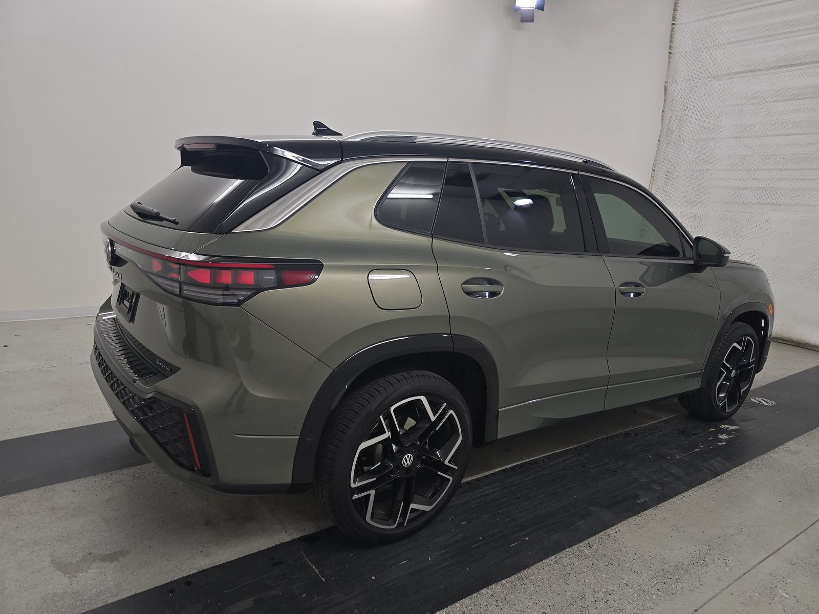 2025 Volkswagen Tiguan 2.0T SEL R-Line AWD