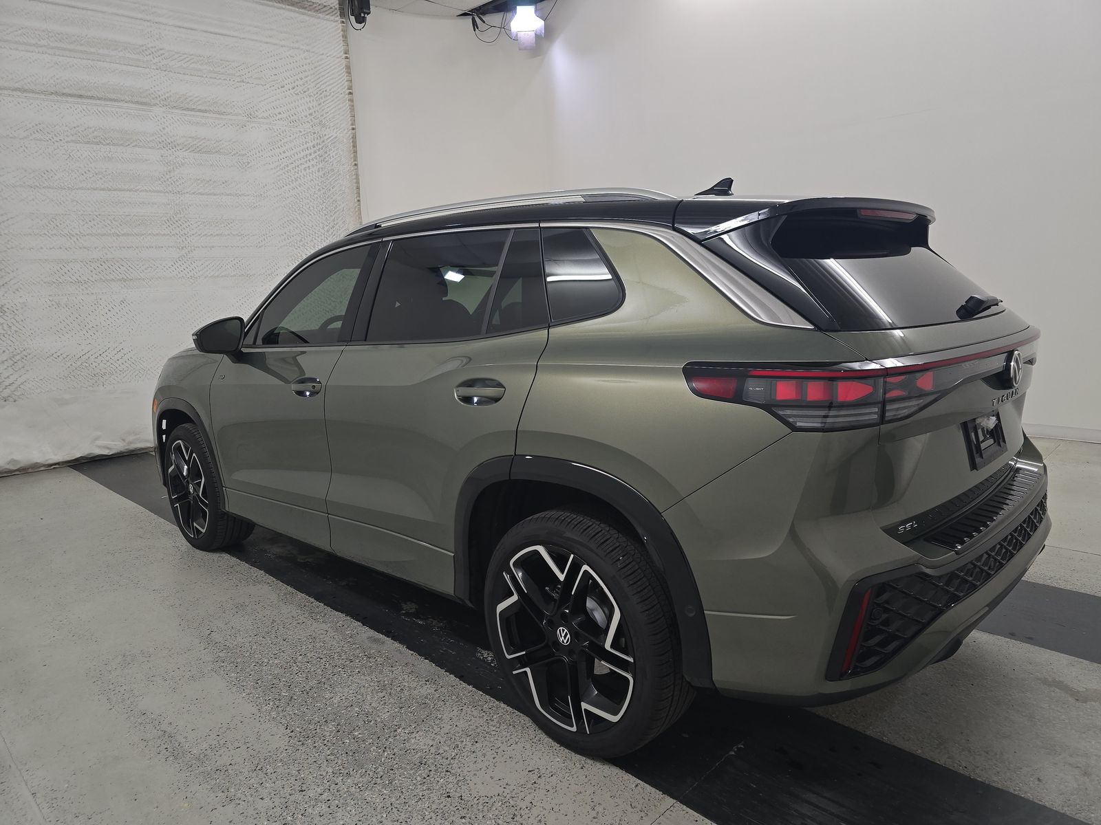 2025 Volkswagen Tiguan 2.0T SEL R-Line AWD