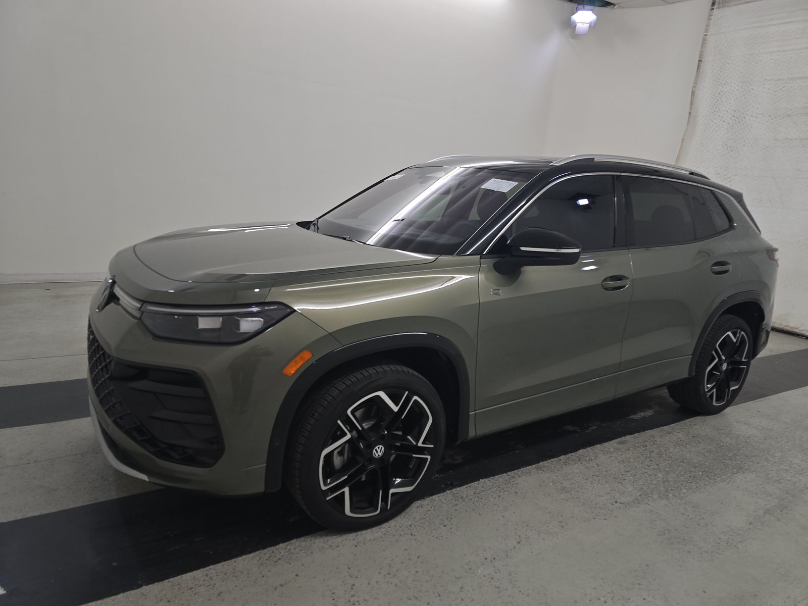 2025 Volkswagen Tiguan 2.0T SEL R-Line AWD