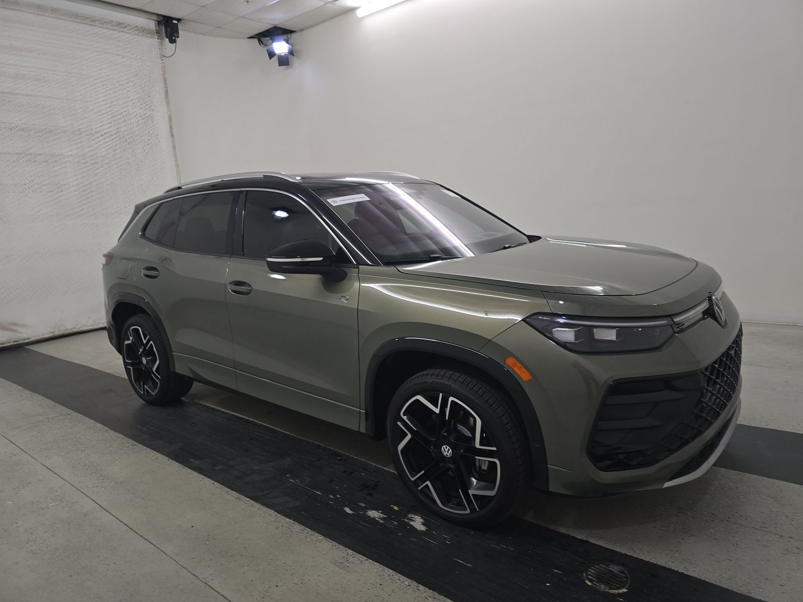 2025 Volkswagen Tiguan 2.0T SEL R-Line AWD