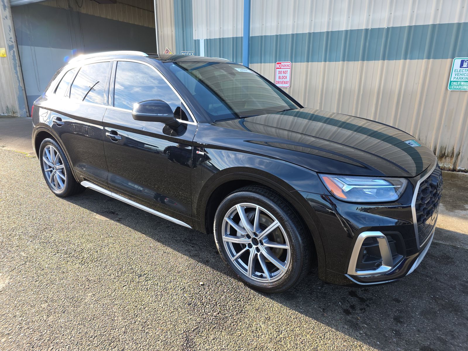 2022 Audi Q5 e Plug-In Hybrid S line Premium Plus AWD