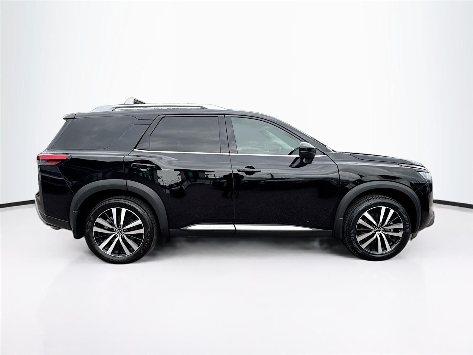 2024 Nissan Pathfinder Platinum FWD